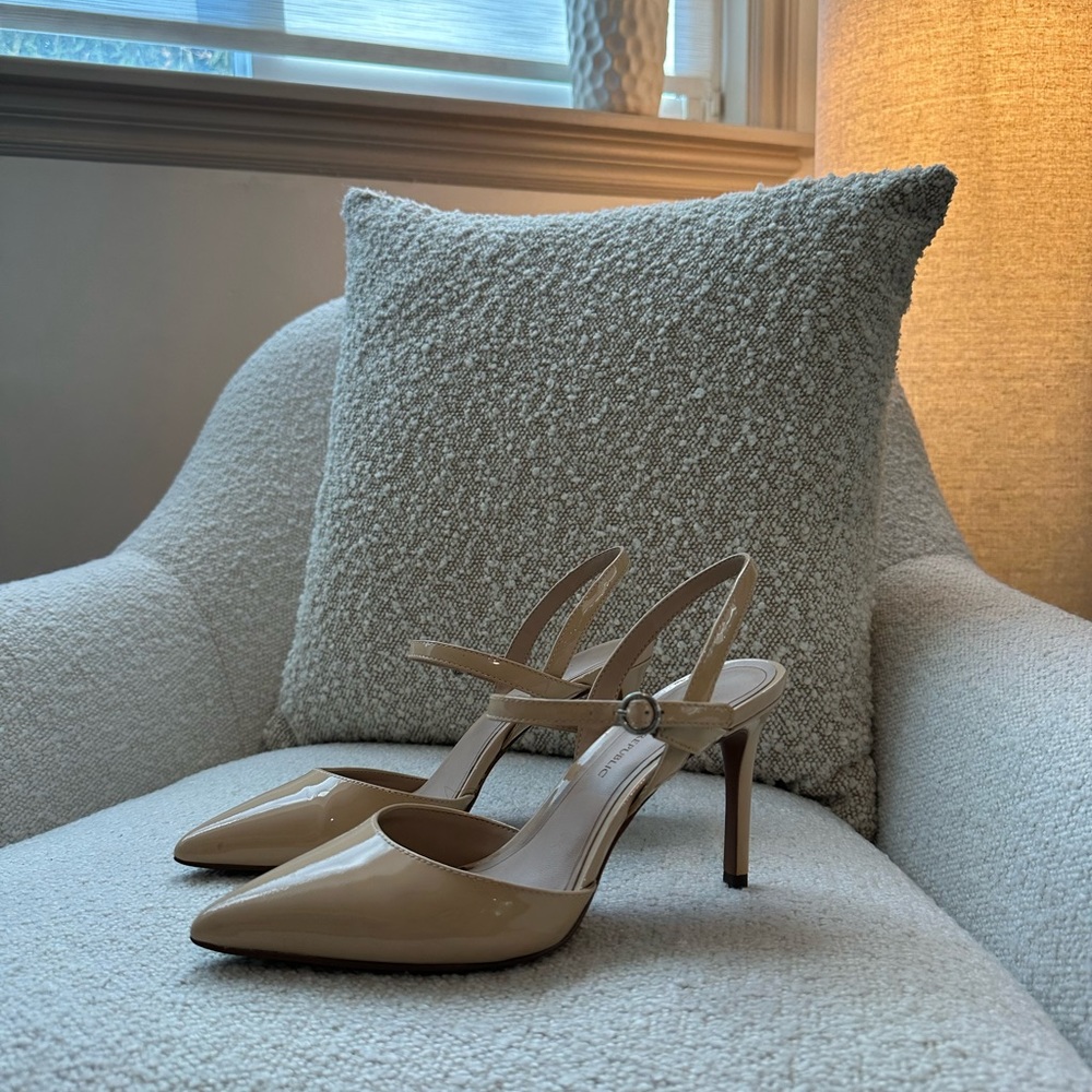 USED nude banana republic size 6 heels